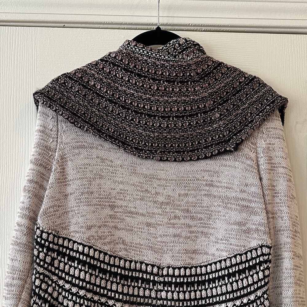 The Pyramid Collection Black and Gray Cardigan - Picture 8 of 9